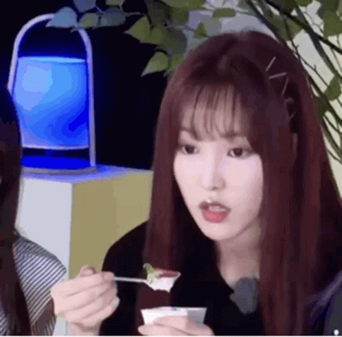 Yuju gif