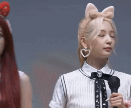 Yeonhee gif