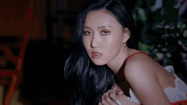 Hwasa gif