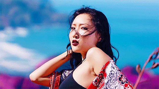 Hwasa gif