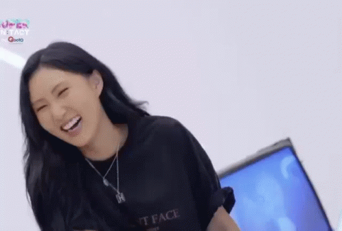 Hwasa gif