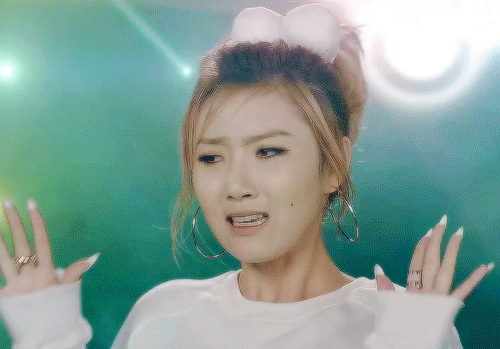 Hwasa gif