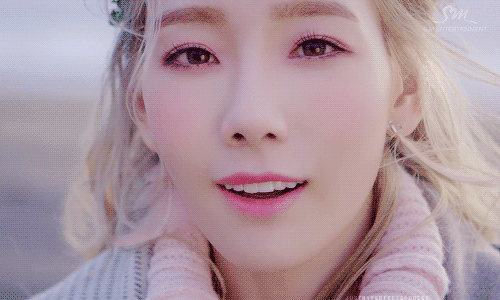 Taeyeon gif