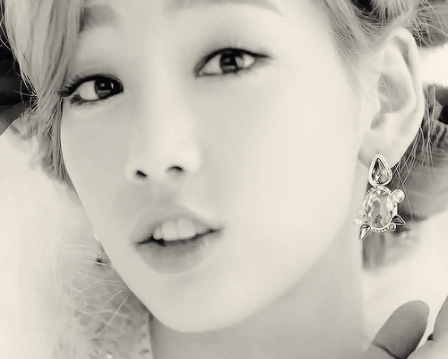 Taeyeon gif