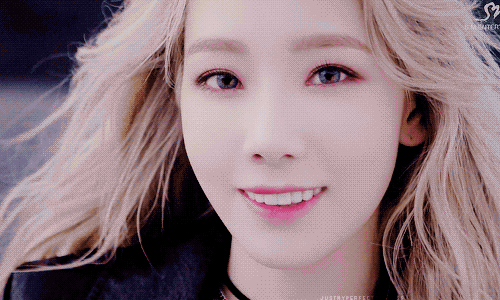 Taeyeon gif