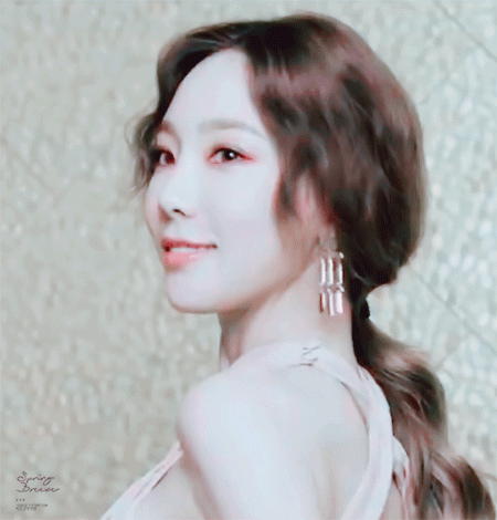 Taeyeon gif