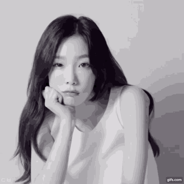 Taeyeon gif