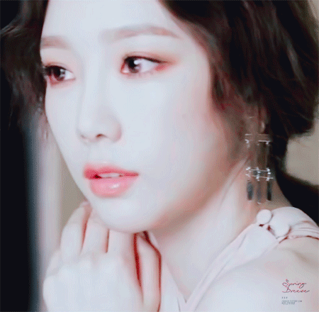 Taeyeon gif