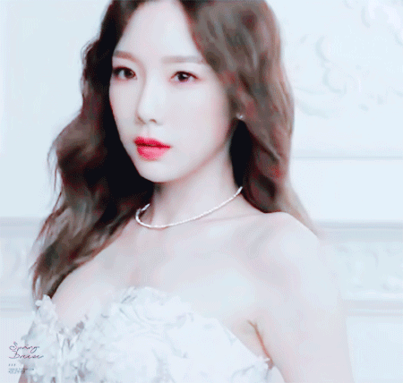 Taeyeon gif