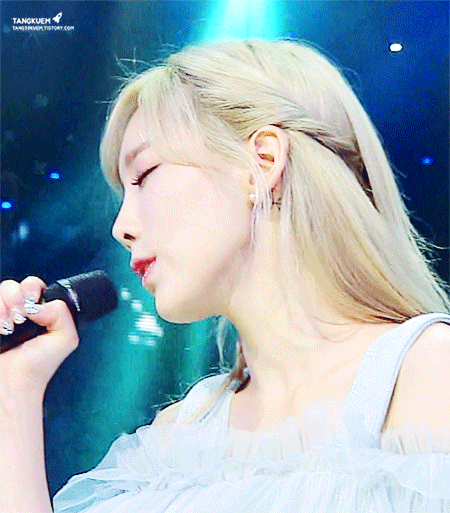 Taeyeon gif