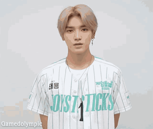 Taeyong gif