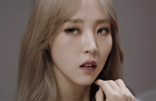 Moonbyul gif