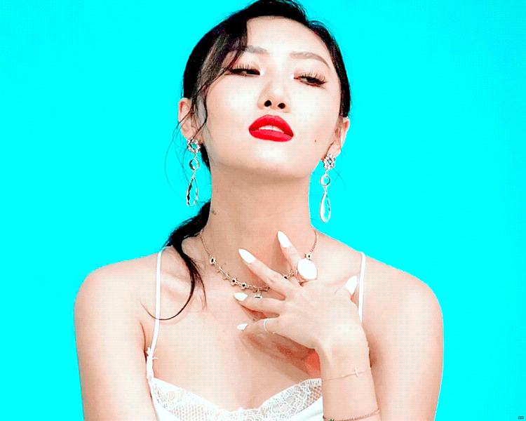 Hwasa gif