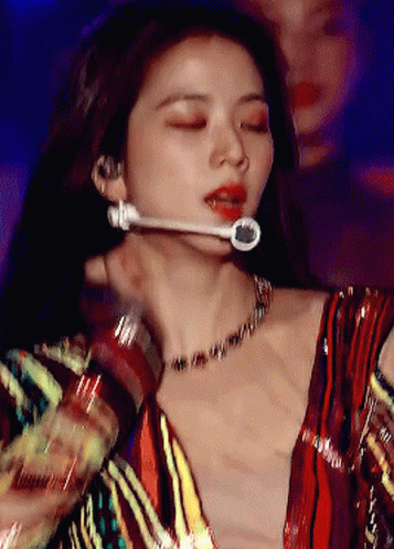 Jisoo gif