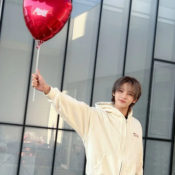 Hyunbin gallery image