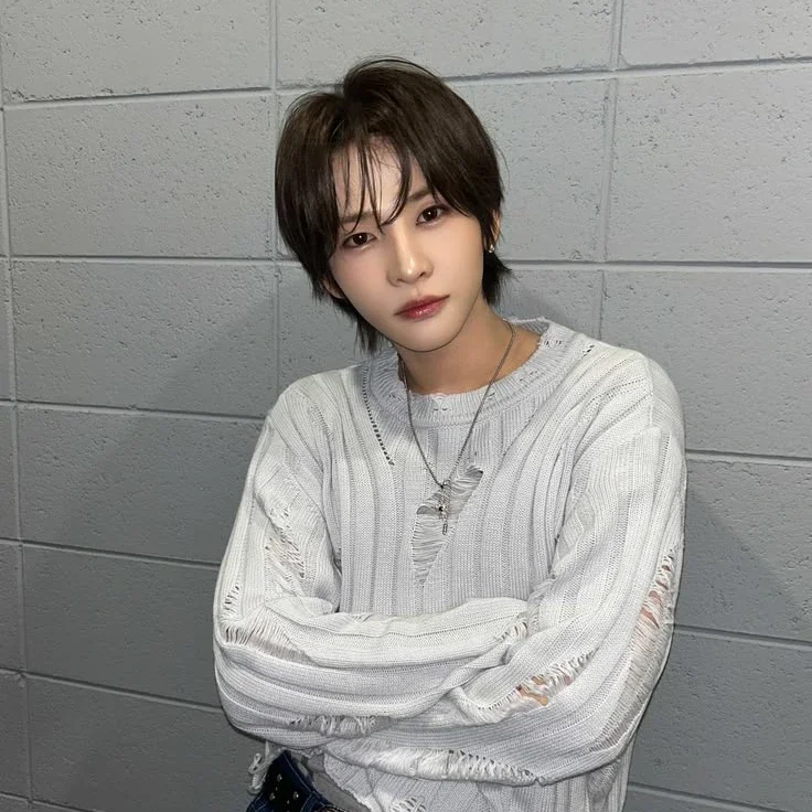 Hyunbin gallery image