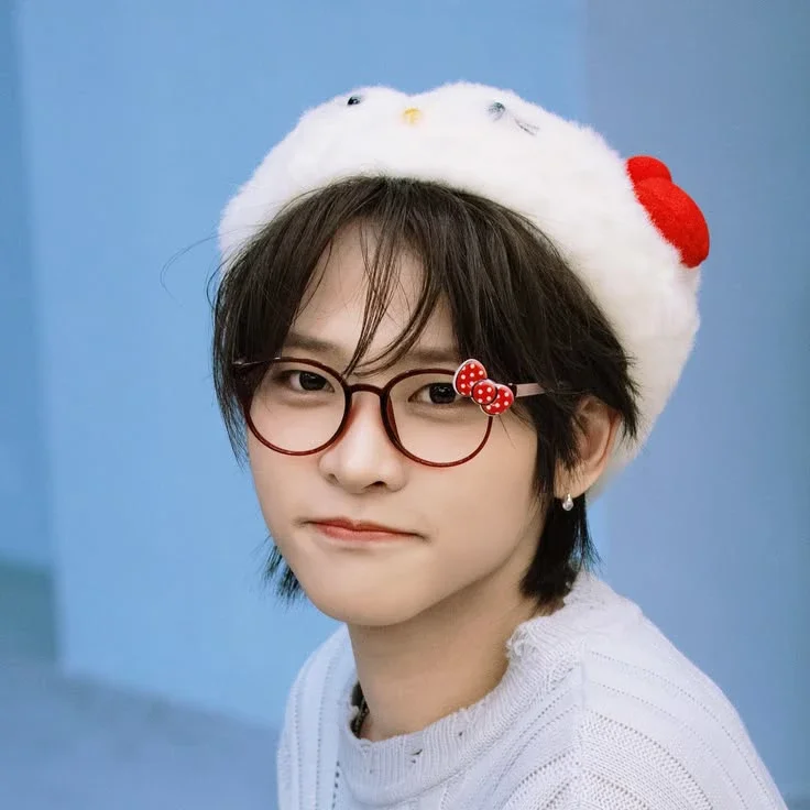 Hyunbin gallery image