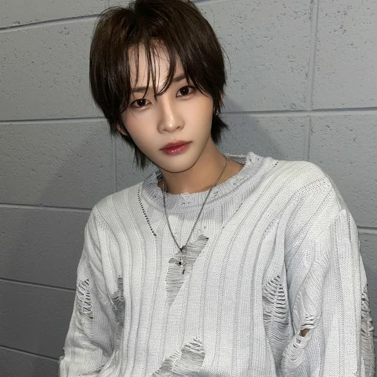 Hyunbin gallery image