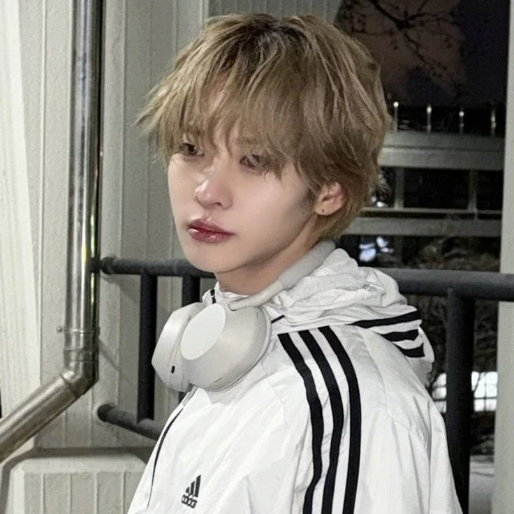 Hyunbin gallery image