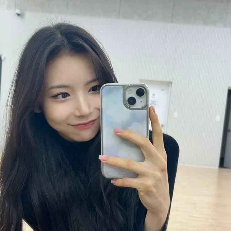 Min C gallery image