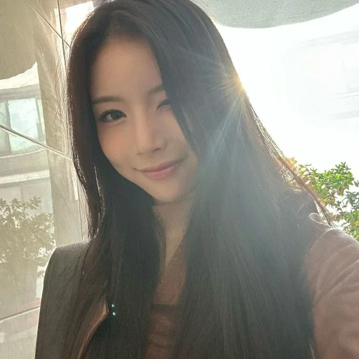Min C gallery image