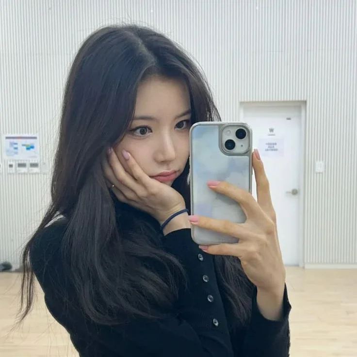 Min C gallery image