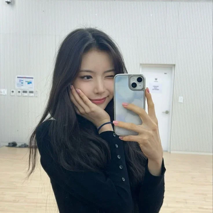 Min C gallery image