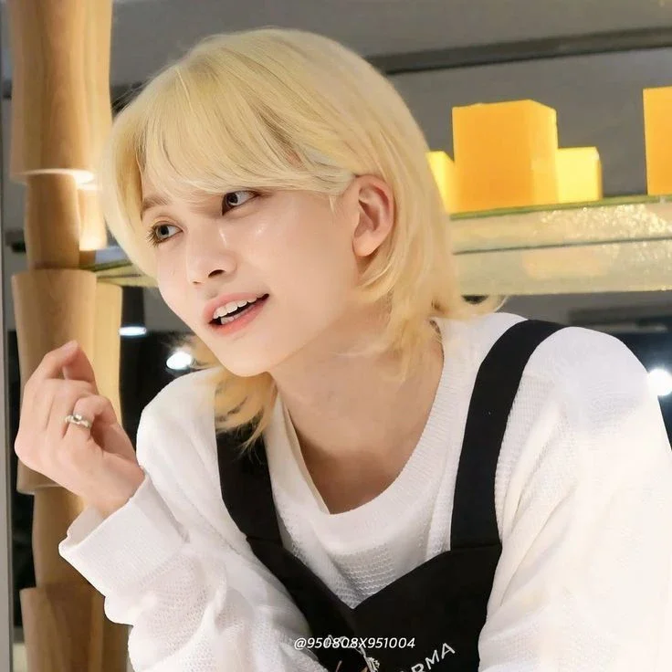Jeonghan gallery image