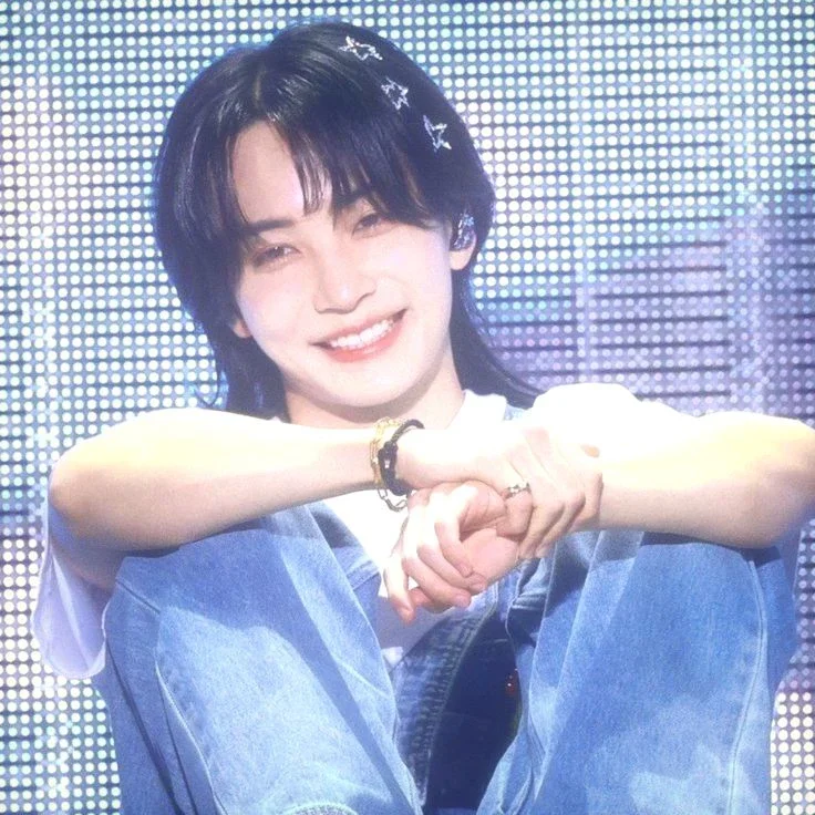 Jeonghan gallery image