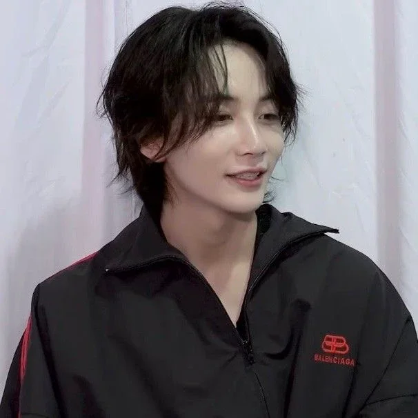 Jeonghan gallery image