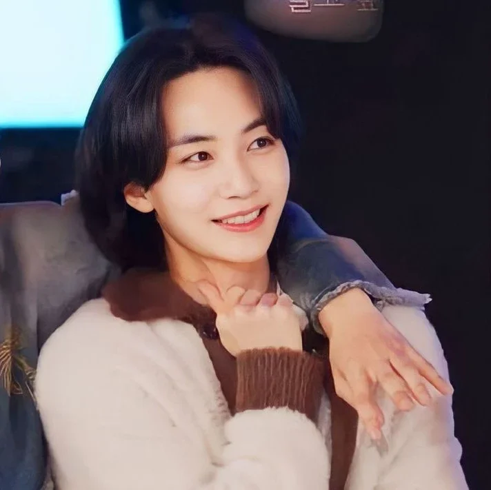 Jeonghan gallery image
