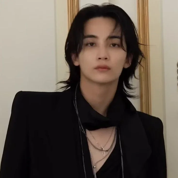 Jeonghan gallery image