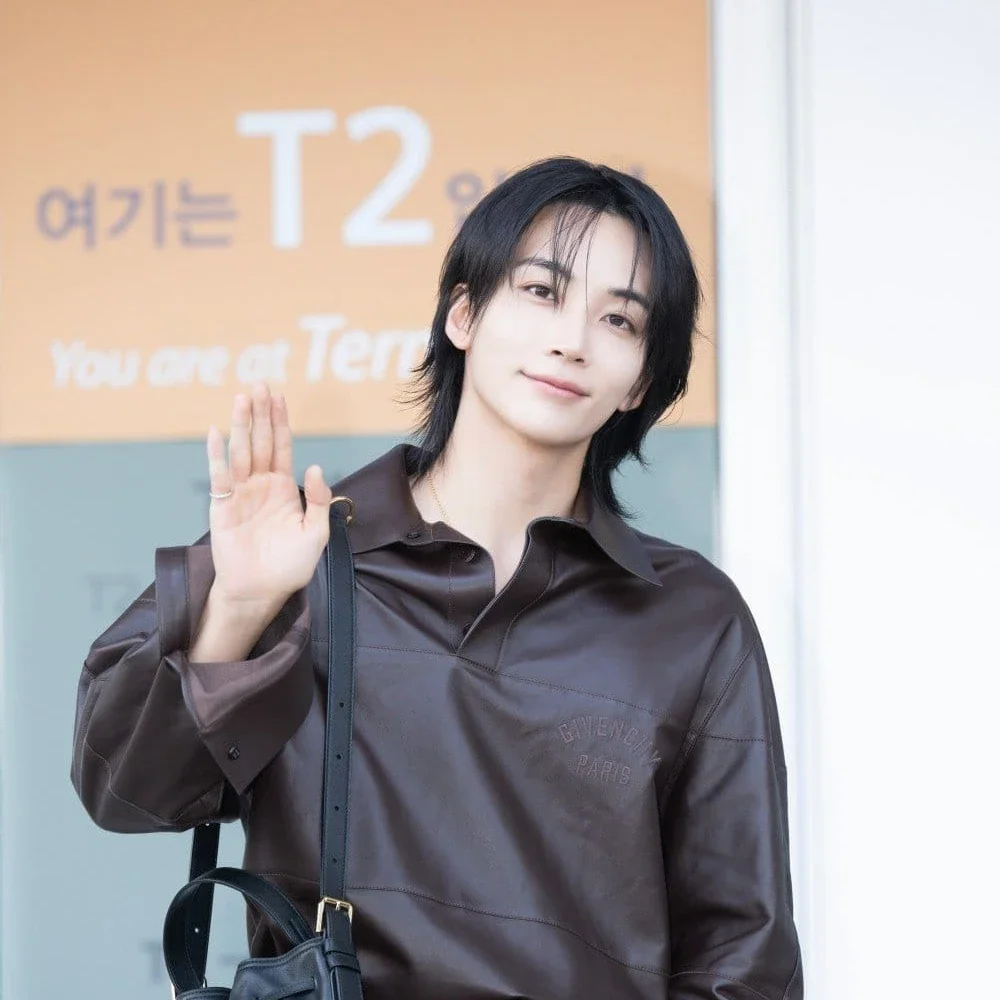 Jeonghan gallery image