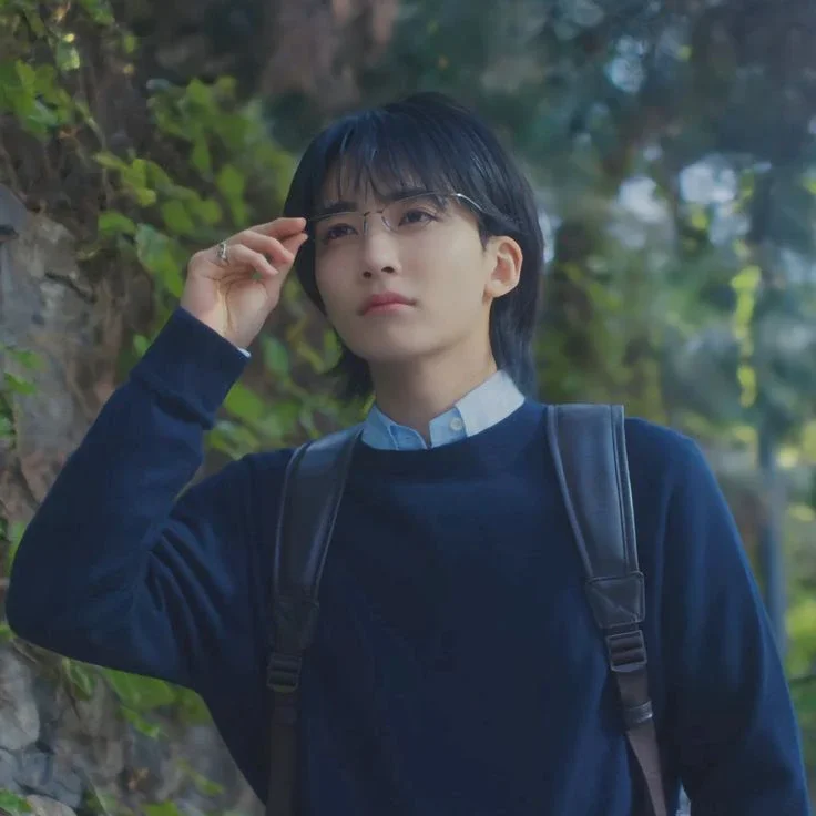 Jeonghan gallery image
