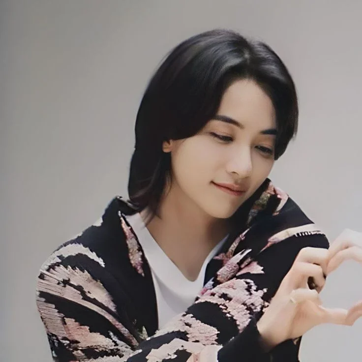 Jeonghan gallery image