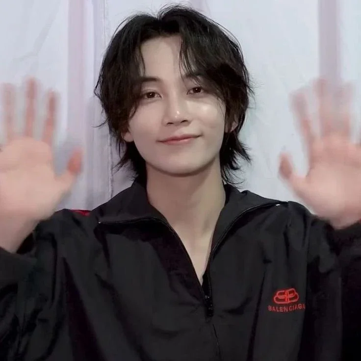 Jeonghan gallery image