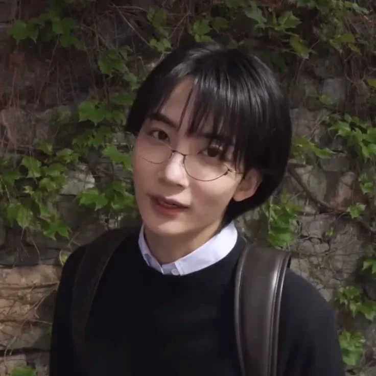 Jeonghan gallery image