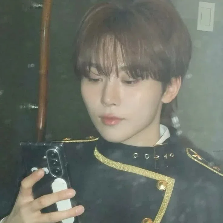 Seungkwan gallery image