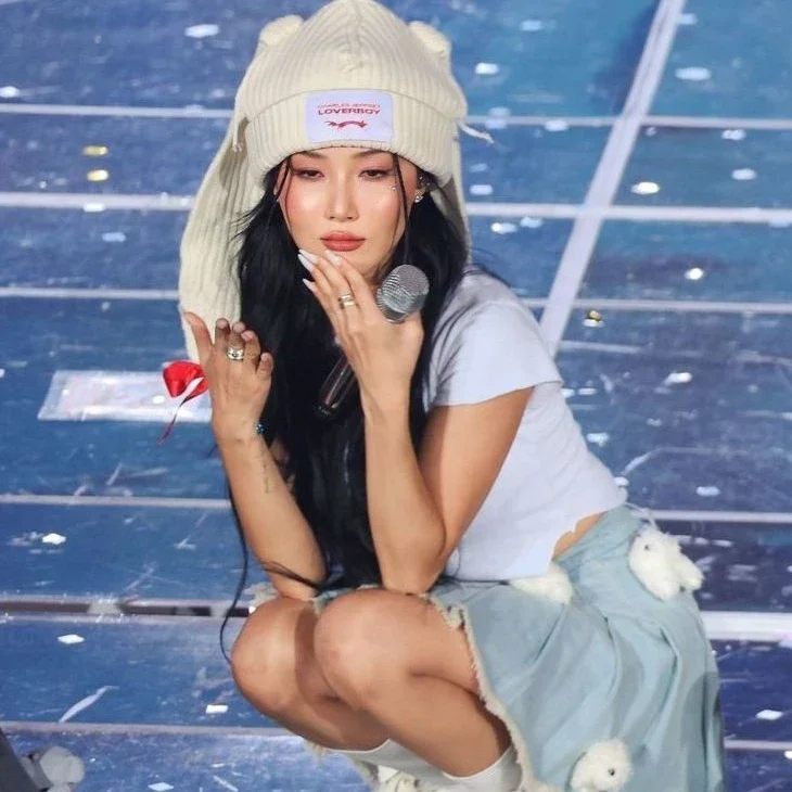 Hwasa gallery image