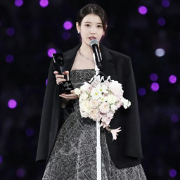 IU 4