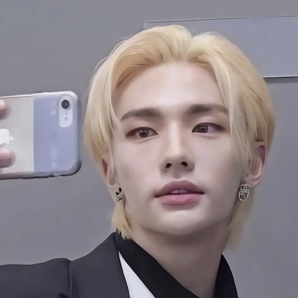 Hyunjin gallery image