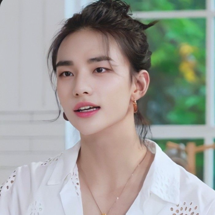 Hyunjin gallery image