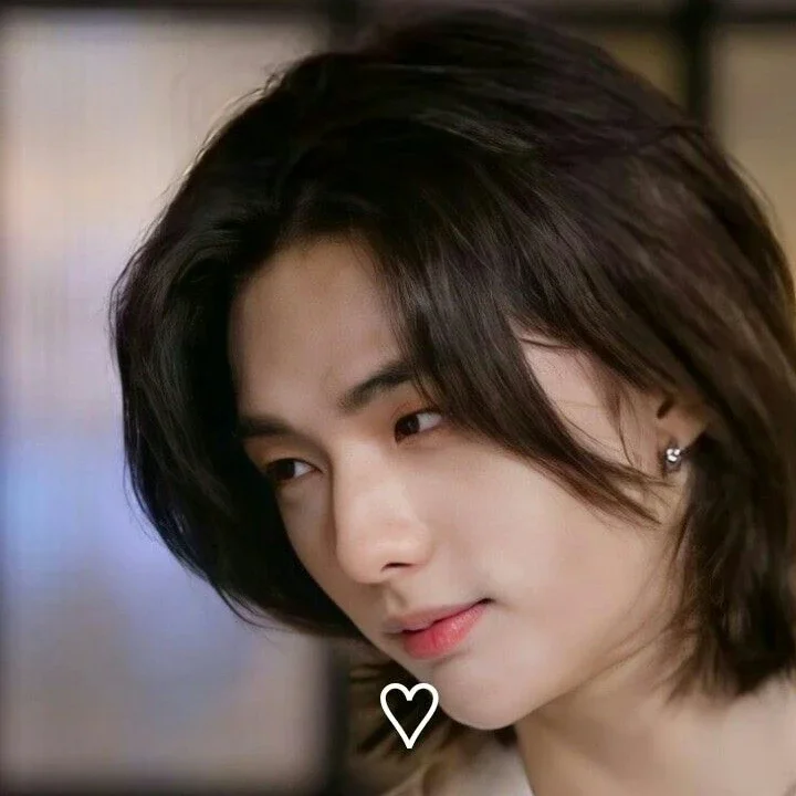 Hyunjin gallery image
