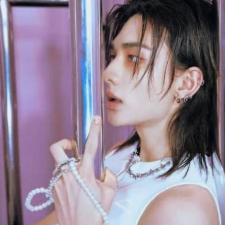 Hyunjin gallery image