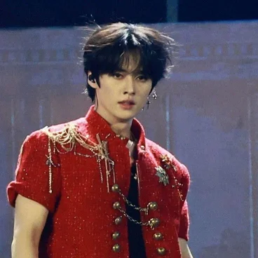 Lee Know 3