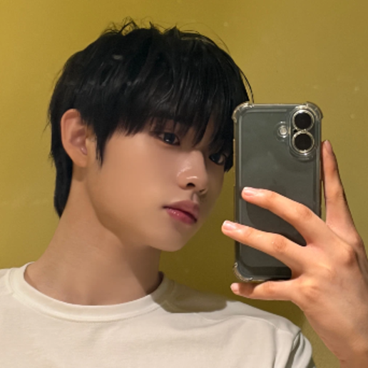 Shin Yechan gallery image