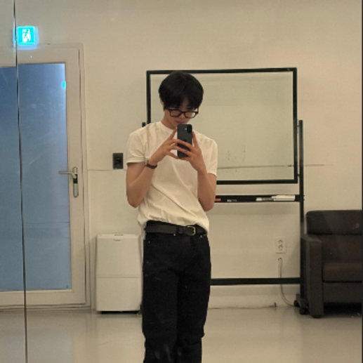 Shin Yechan gallery image