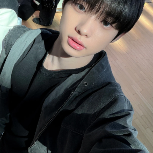 Shin Yechan gallery image