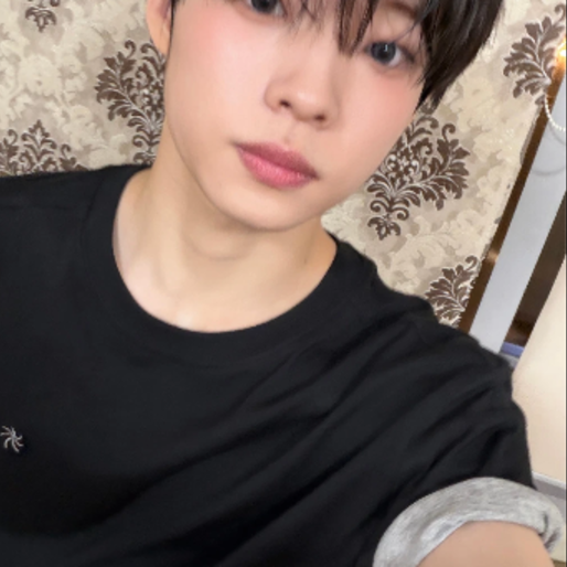 Shin Yechan gallery image