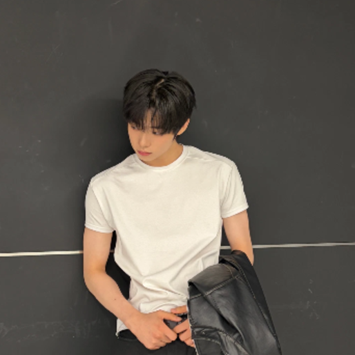 Shin Yechan gallery image